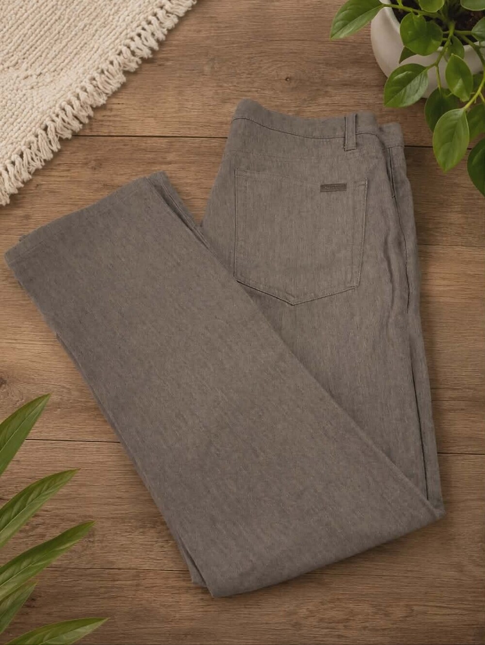 Alfani Heather Gray Jeans/ Pants with Metal Logo. Size 32X32